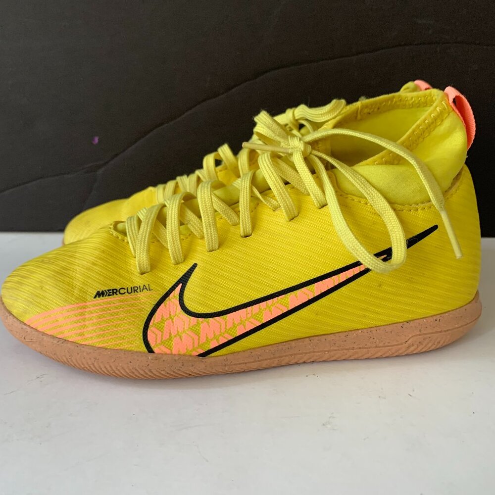 Nike Mercurial SUPERFLY 9 CLUB IC INDOOR SOCCER Sneakers Yellow Kids SIZE 1.5Y